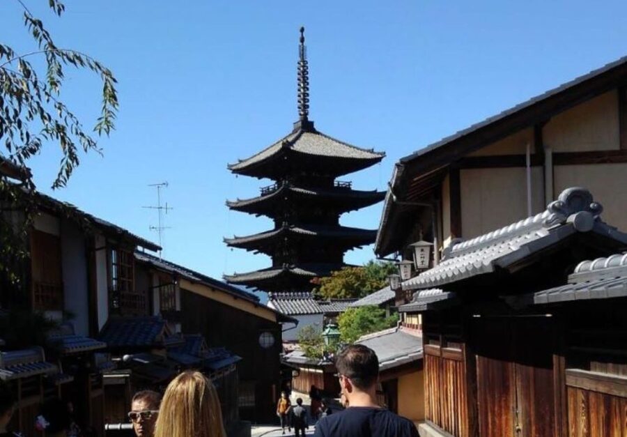 Kyoto: Private 2.5 Hour Historical Walking Tour - Entokuin Zen temple: dry gardens, sliding-door art, and quiet rooms