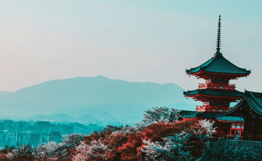 Kyoto : Private Custom Walking Tour With A Local Guide - Gion and Higashiyama: Streets, Etiquette, and Where to Stand