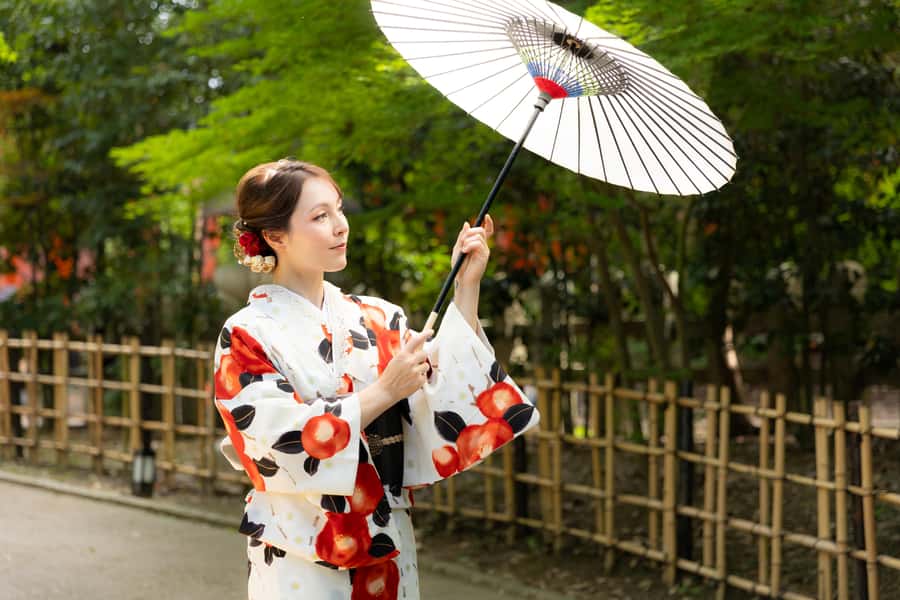 Kyoto: Traditional Kimono Rental - Hair, makeup, and accessories: optional extras with clear rules