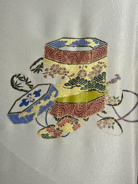Kyoto: Traditional Yuzen Dyeing Experience - Painting with dye: tools, mixing, and getting your silk colors to behave