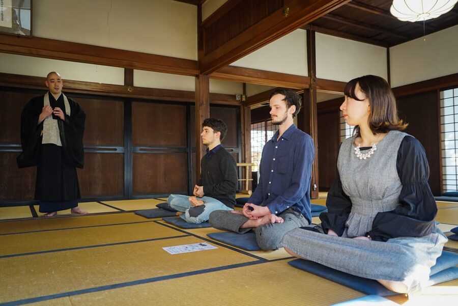 Kyoto: Zen Meditation and Garden Tour at a Temple with Lunch - Kōmyō-in Temple garden walk, where the Zen lesson starts