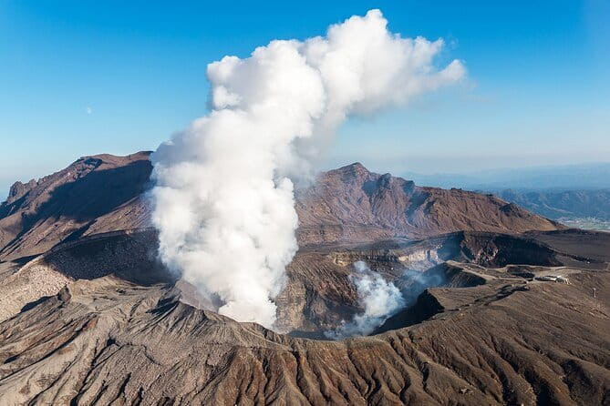 Kyushu: Aso Vocano, Grassland,Onsen and Aso shrine 1-Day Tour - Morning Pickup in Fukuoka and How You’ll Actually Find Your Guide