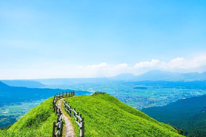 Kyushu: Aso Vocano, Grassland,Onsen and Aso shrine 1-Day Tour - Nakadake Crater: The Main Event at Aso Volcano