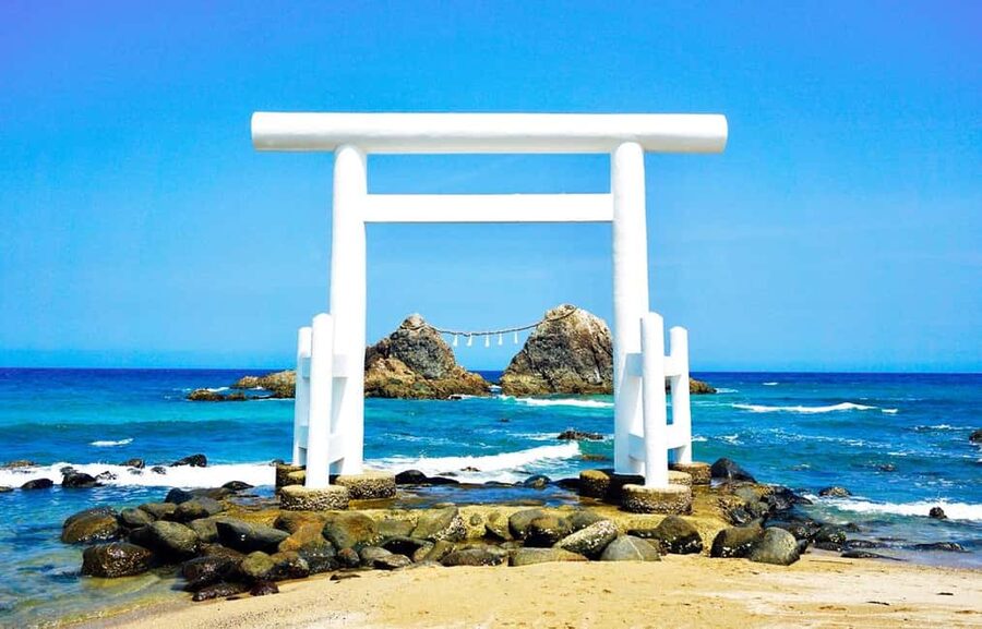 Kyushu Tour From Fukuoka: Itoshima Nature & Coastal Scenery - Shiraito Falls: Misty Air and a Calm Forest Break