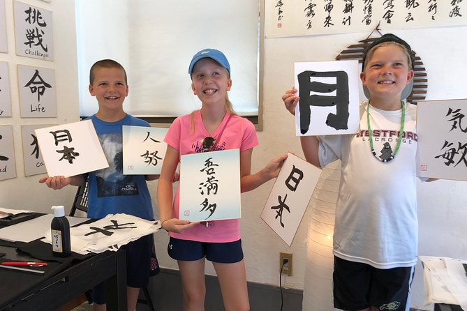 Let's experience calligraphy in YANAKA, Taito-ku, TOKYO !! - Basic strokes first, then your own character on the page