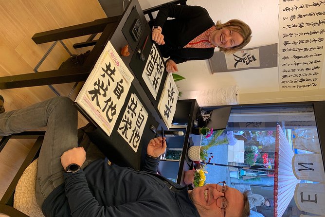 Let's experience calligraphy in YANAKA, Taito-ku, TOKYO !! - Finishing your kanji on shikishi paper, plus a proper keepsake
