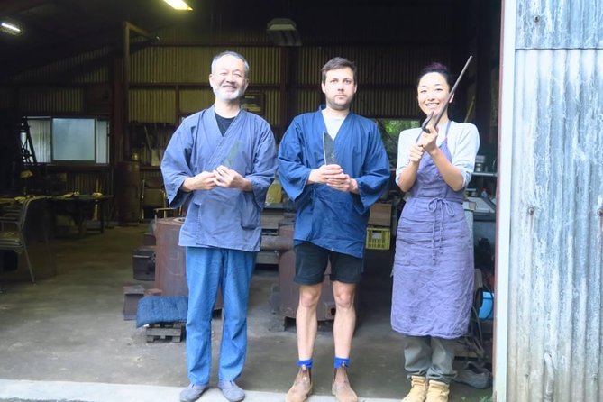 Make your own kitchen knife with a master blacksmith in Shimanto - Adding your name to the metal: engraving ideas that fit the day