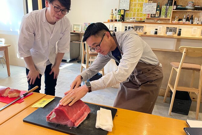 Master the art of Sushi : Toyosu Market Tour & Tuna Cutting - Stop 1: Toyosu Market, where the fish buying feels real