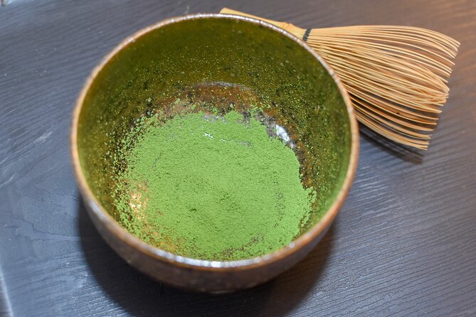 Matcha Experience with of Japanese Tea Tasting in Tokyo - Step 2: Comparing Six Green Teas by Leaf, Color, and Aroma