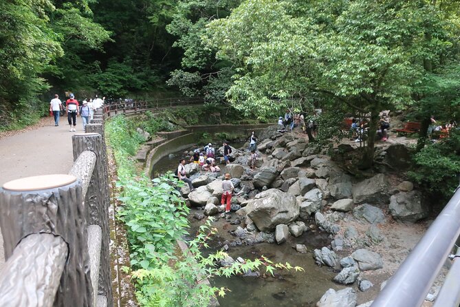 Minoh Waterfall and nature walk through the Minoh Park - Minoo Park on safe paved roads: the Osaka nature shortcut