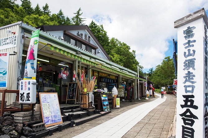 Mt. Fuji 5th, Oshino Hakkai, Onsen Full-Day Trip From Tokyo - Arakurayama Sengen Park: when Fuji is framed for photos