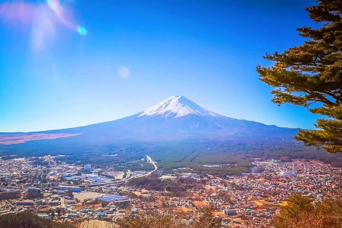 Mt. Fuji Day tour: Kawaguchi Lake Ropeway, Matcha, Oshino Hakkai - Getting Started: The Lawson Photo Stop and Finding Your Guide