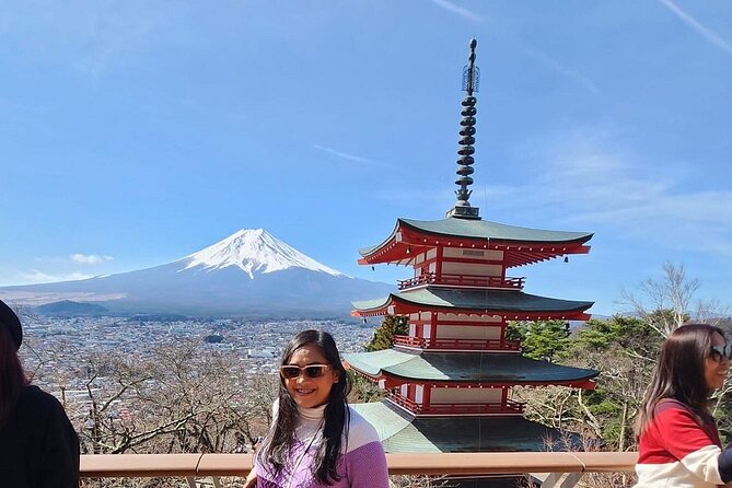 Mt. Fuji Day Trip from Tokyo with English Speaking Driver Guide - Stop 3: Oshino Hakkai, the old lakeside water village