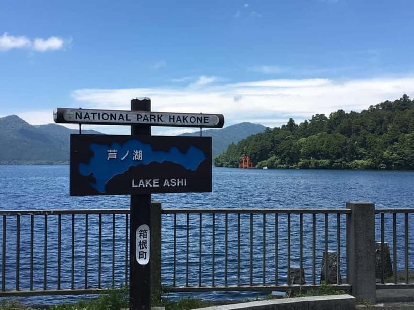 Mt Fuji Hakone/Enoshima Tour:Optional Ropeway/Lake Ashi Boat - The Lake Ashi pirate ship cruise: the part you will talk about later