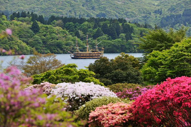Mt. Fuji & Hakone: Fuji Sengen Shrine, Cruise, and Ramen-Making - Timing, bus comfort, and how not to lose the group
