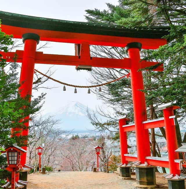 Mt. Fuji Heritage Tour: Traditional Villages, Lakes & Shrine - Group-tour pace: why this works even when the day feels long
