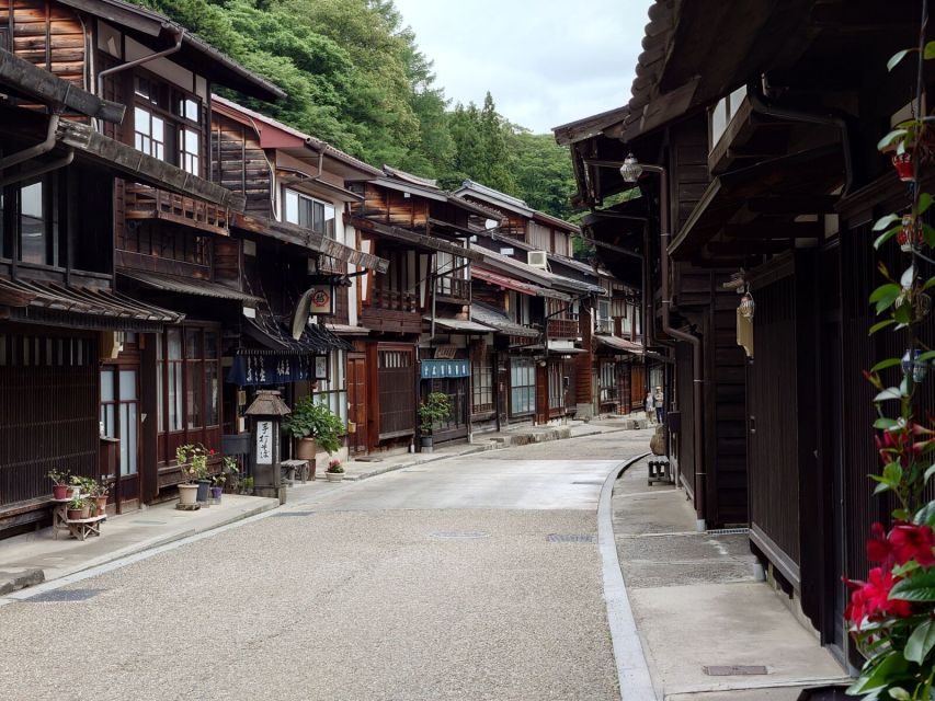 Nagano/Matsumoto: Matsumoto Castle and Narai-juku Day Trip - Nawate-doori Frog Street: A Surprisingly Good Warm-Up