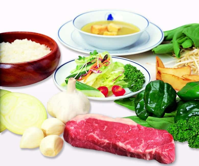 Naha: "Orca" Spotting Glass Bottom Boat & Sam’s Famous Steak - Sam’s Sailor Inn: teppanyaki lunch on Kokusai Street