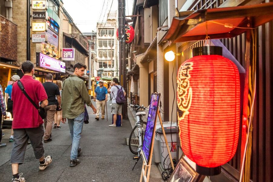 Night Walk in Gion: Kyoto's Geisha District - Tea houses, etiquette charts, and the small lessons you’ll actually use