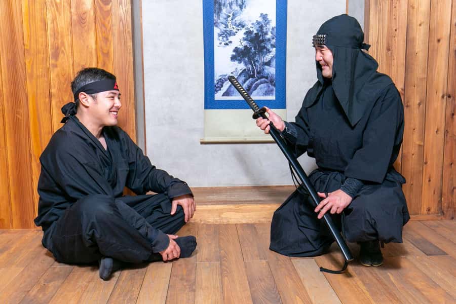 Odawara: Guided Ninja & Samurai Tour of Odawara Castle - Weapon practice, hand gestures, and why kids love it too