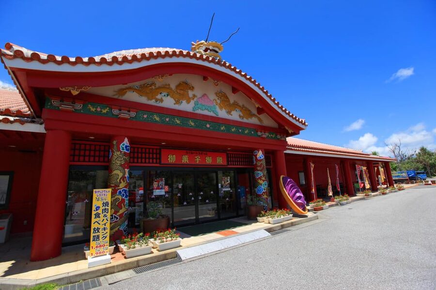 Okinawa Churaumi or Tropical, Kouri American Village BusTour - Kouri Island: Kouri Bridge views and the tropical fruit market break