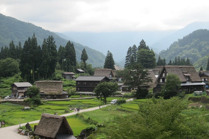 [One-day bus tour departing from Kanazawa Station] Shirakawa-go and Gokayama - Two World Heritage Villages Enjoyable Bus Tour - Stop 2: Shirakawa-go freedom walk through Ogimachi-style gassho houses