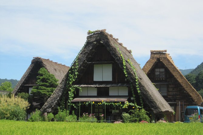 [One-day bus tour departing from Kanazawa Station] Shirakawa-go and Gokayama - Two World Heritage Villages Enjoyable Bus Tour - Stop 1: Michi-no-Eki Shirakawago for orientation and first looks