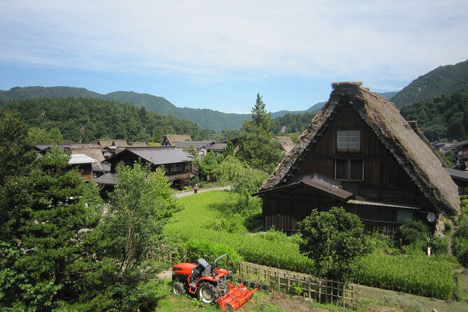 [One-day bus tour departing from Kanazawa Station] Shirakawa-go/Takayama tour platinum route bus tour - Lunch timing and why the included set meal is a smart move