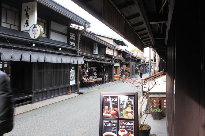 [One-day bus tour departing from Kanazawa Station] Shirakawa-go/Takayama tour platinum route bus tour - The feel of the tour: hands-off walking with strong guidance