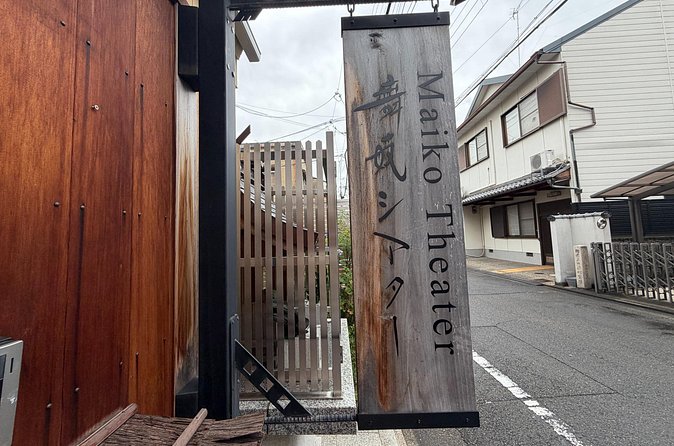 One Hour Geisha Show in Gion Kyoto - The Japanese game: why the activity section is not “just extra”