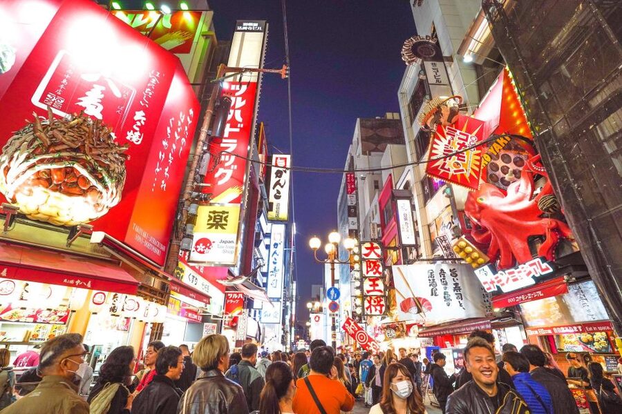 Osaka: Bar-Hopping Night Tour in Namba - Drinks, sharing tables, and how the guide keeps things fun