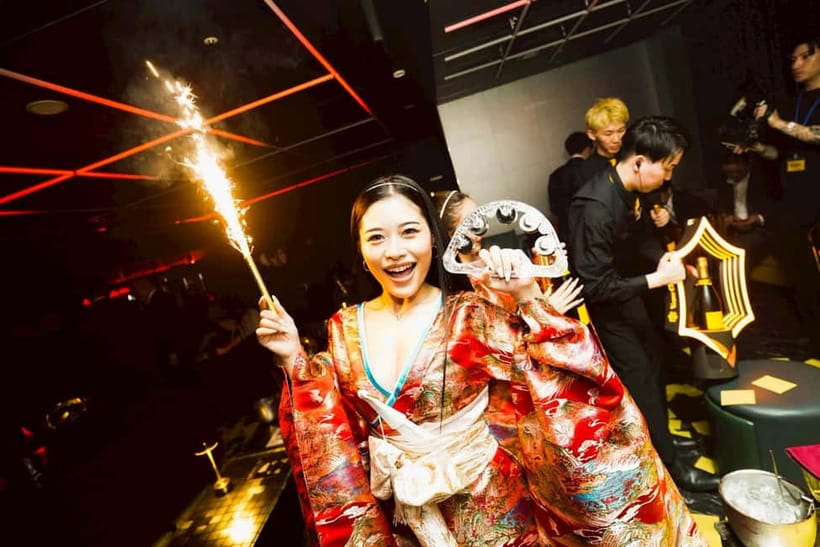 Osaka Dotonbori:GIRAFFE Nightclub Ticket with Drink/VIP Plan - VIP Plan: Bottle Sets, Welcome Shots, and a Table for Groups