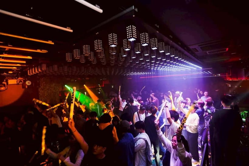 Osaka Dotonbori:GIRAFFE Nightclub Ticket with Drink/VIP Plan - What the Night Feels Like in Practice: Crowd Energy and Who It Suits