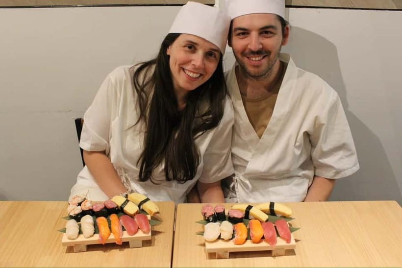 Osaka Dotonbori: Sushi Making Experience - Cosplay, photos, and gifts in a food lesson