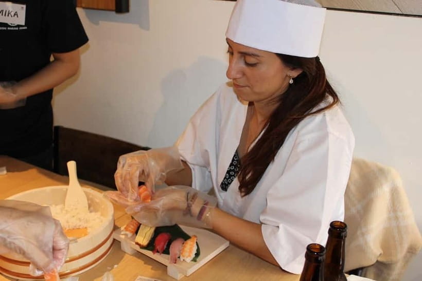 Osaka Dotonbori: Sushi Making Experience - Who should book this sushi making experience