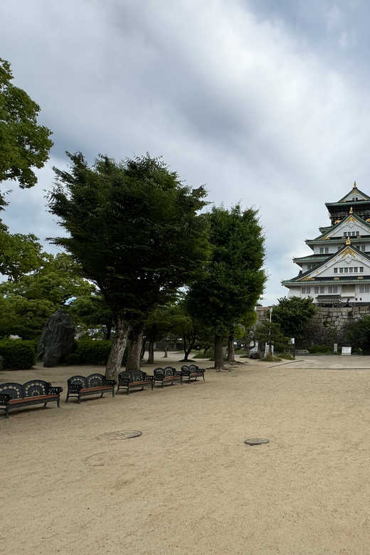 Osaka: Early Morning Osaka Castle Guided Tour, Avoid Crowds - Why an early Osaka Castle start beats the late-day scramble