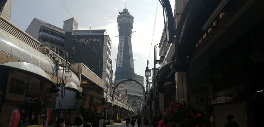 Osaka: Five Must-See Highlights Walking Tour & Ramen Lunch - Kuromon Ichiba Market, where the guide helps you choose fast