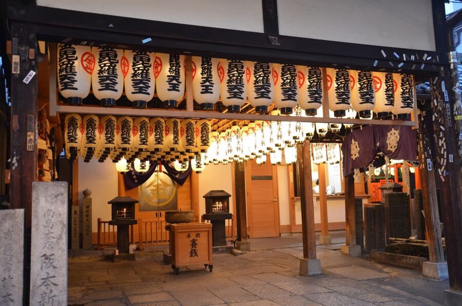 Osaka: Food Tour at Night with Tastings - How the guide makes the food feel personal, not just scenic