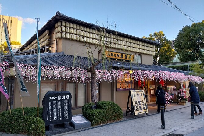 Osaka Food Tour with 10 Classic Japanese Tastings & Drinks - The 3-hour pace: how not to feel rushed or stuck