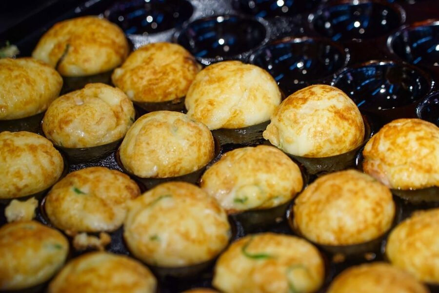 Osaka: Kuromon Market Food Walking Tour (6 stops, 6 tastes) - Shopping tips that actually work on this route