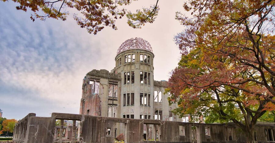 Osaka/Kyoto: Hiroshima Miyajima Bus Tour & Shinkansen Ticket - The real reason this works: it organizes a heavy day