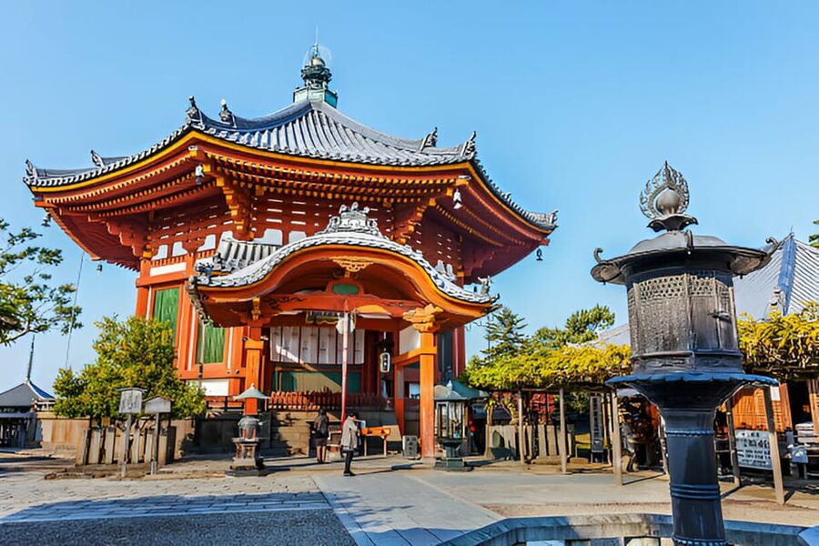 Osaka/Kyoto: Private Kyoto and Nara Day Trip - Tōdai-ji and Kasuga-taisha: two sacred vibes that balance each other