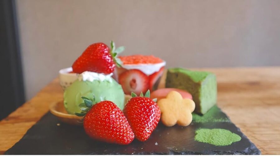 Osaka: Kyoto & Uji Historical Sites and Scenic Delights Tour - Ninenzaka: snack breaks, matcha stops, and the crowd reality