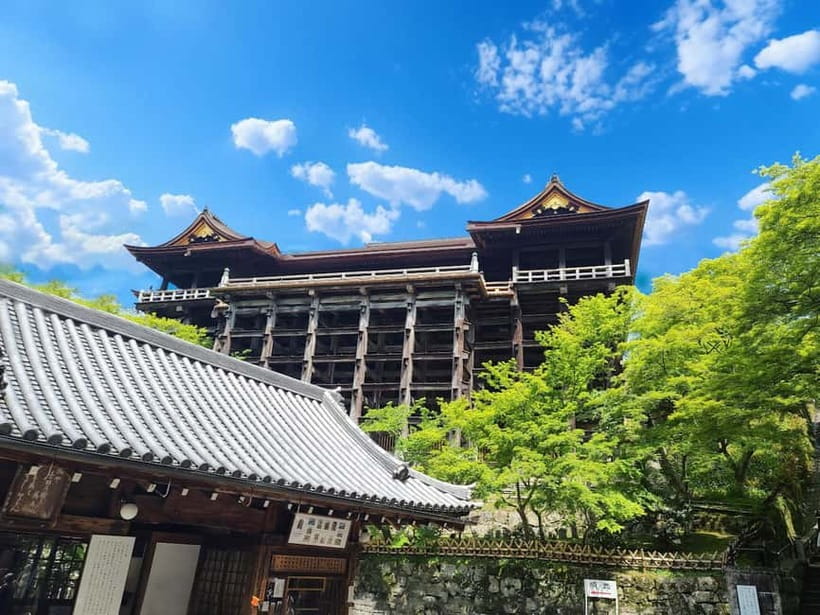 Osaka: Kyoto & Uji Historical Sites and Scenic Delights Tour - Yasaka Koshindo: colorful temple charm in a single photo stop