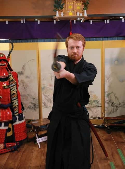 Osaka: Learn Bushido - Trial Slashing with Samurai Sword - Photo Shooting Included: Capturing the Samurai Moment