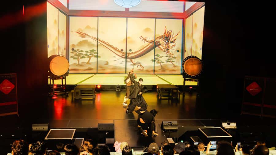 OSAKA NIGHT FUSION Japanese Taiko Kabuki Samurai Dance Show - Audience participation: how to join without stress