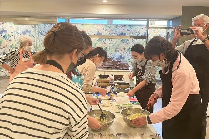 Osaka Okonomiyaki Cooking Experience! - What you get to eat, and why the meal feels satisfying