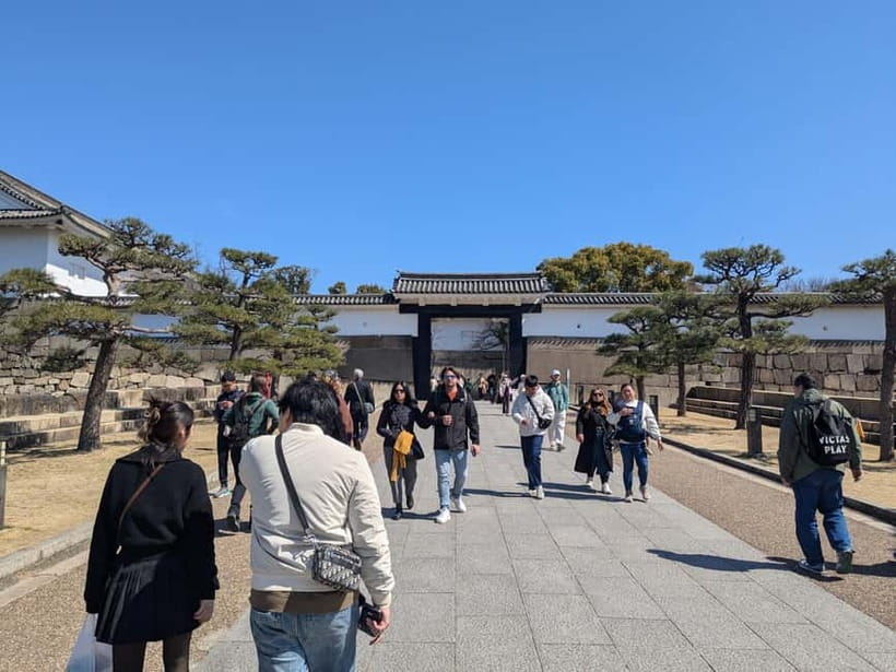 Osaka: Osaka Castle Guided Tour with Local Guide - Meeting Right at Osaka Castle, and Getting the Ticket Covered