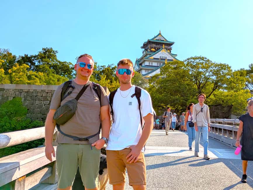Osaka: Osaka Castle & Historical Museum Guided Tour - Why Osaka Castle feels different when a guide is in the room