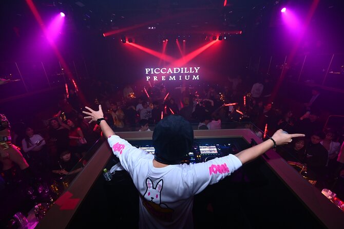 Osaka: PICCADILLY PREMIUM DINNER SHOW&NIGHTCLUB with Tasting - Drinks and the under-20 alcohol rule